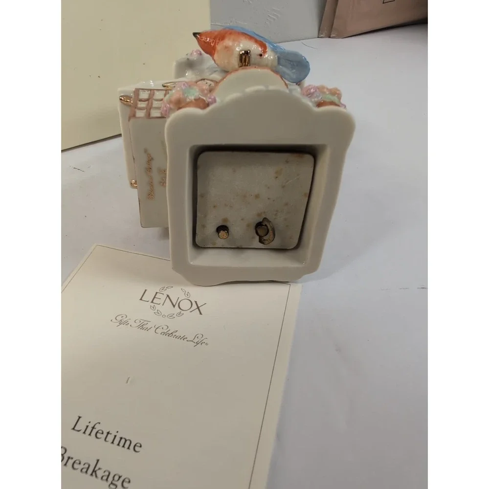 Lenox‎ Bluebird Cottage Musical Birdhouse Gold Trim